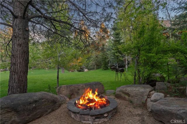32310 Hummingbird Court, Running Springs, CA 92382