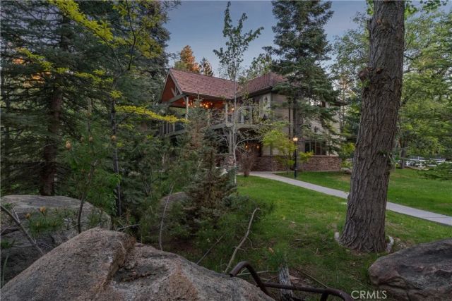 32310 Hummingbird Court, Running Springs, CA 92382