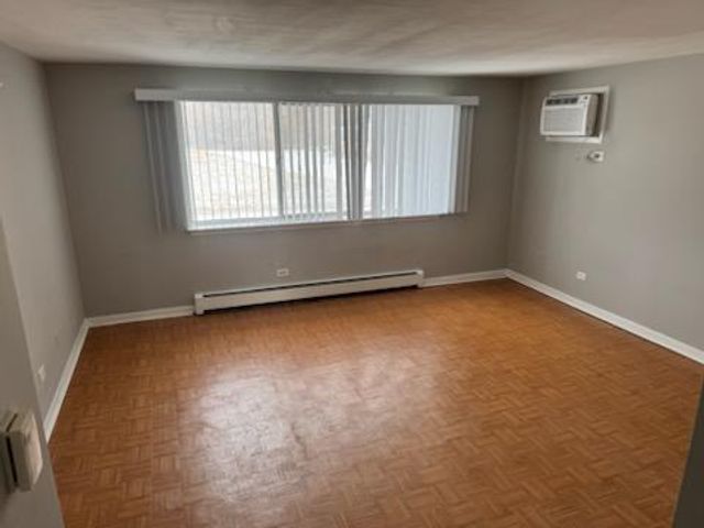 7151 170th Street 1E, Tinley Park, IL 60477