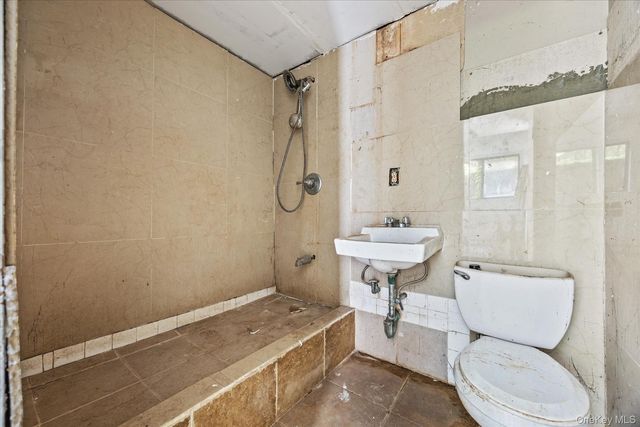 140-14 33rd Avenue 101, Flushing, NY 11354