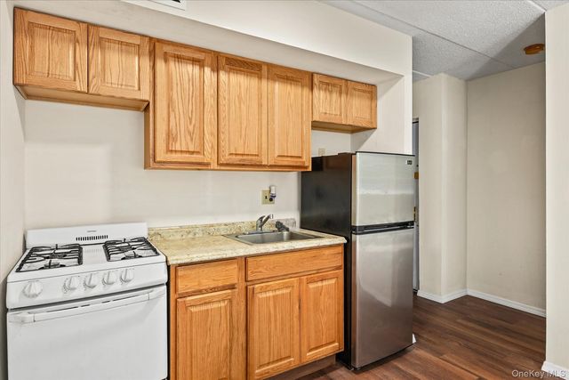140-14 33rd Avenue 101, Flushing, NY 11354