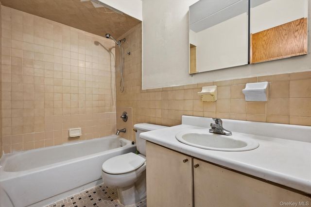140-14 33rd Avenue 101, Flushing, NY 11354