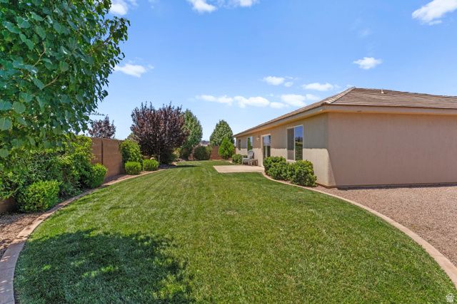 902 E 3950 S, Washington, UT 84780