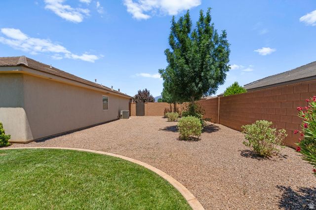 902 E 3950 S, Washington, UT 84780