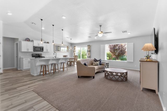 902 E 3950 S, Washington, UT 84780