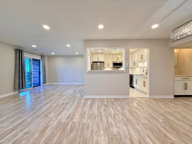 9355 Landings Lane 503, Des Plaines, IL 60016