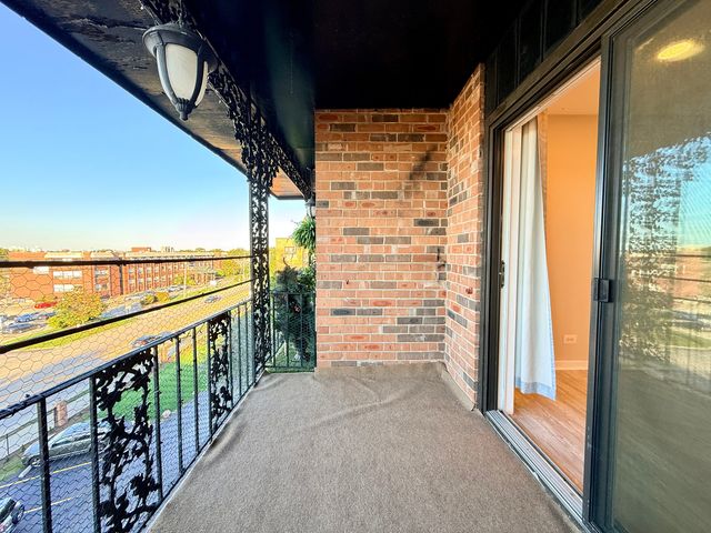 9355 Landings Lane 503, Des Plaines, IL 60016