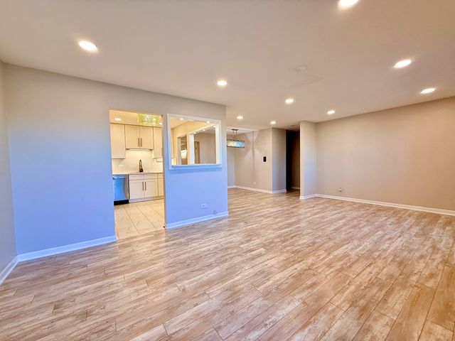 9355 Landings Lane 503, Des Plaines, IL 60016