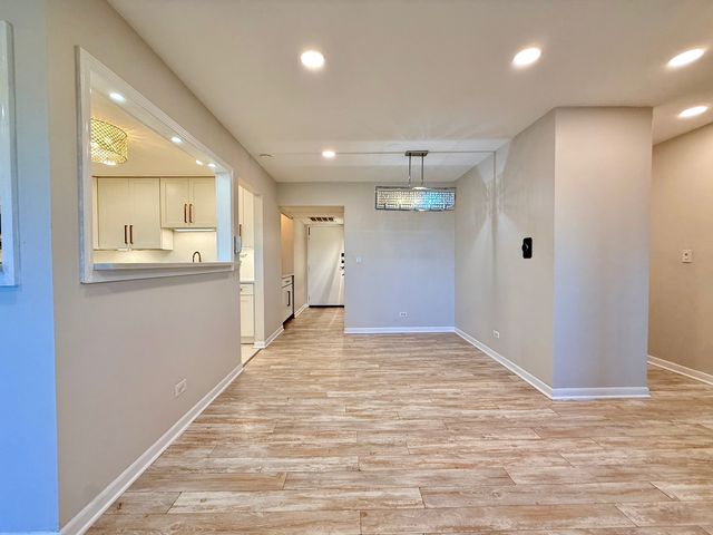 9355 Landings Lane 503, Des Plaines, IL 60016