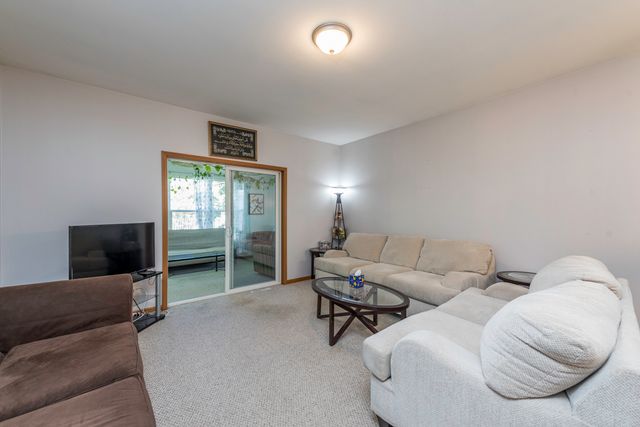 109 Hunter Court, Grayslake, IL 60030