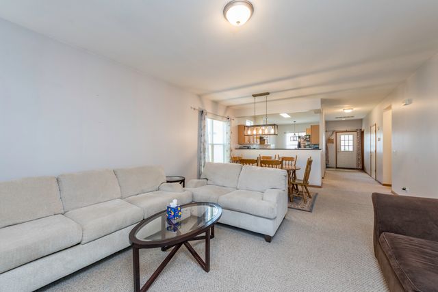 109 Hunter Court, Grayslake, IL 60030