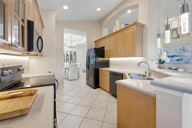 6822 Ascot DR 202, Naples, FL 34113