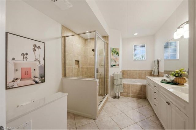 6822 Ascot DR 202, Naples, FL 34113