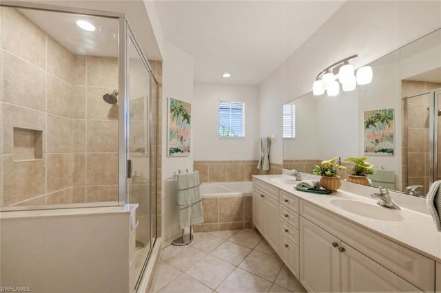 6822 Ascot DR 202, Naples, FL 34113