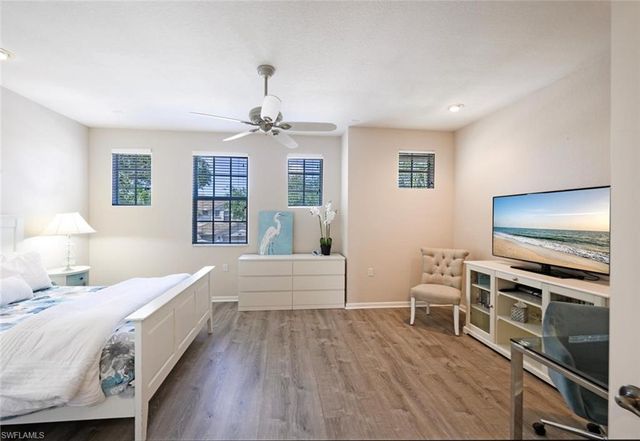 6822 Ascot DR 202, Naples, FL 34113