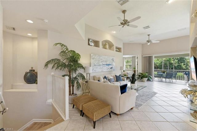 6822 Ascot DR 202, Naples, FL 34113