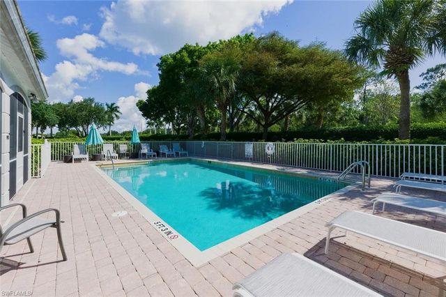 6822 Ascot DR 202, Naples, FL 34113