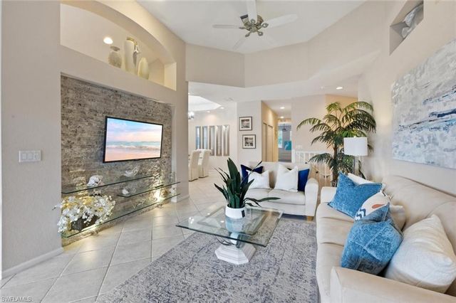 6822 Ascot DR 202, Naples, FL 34113