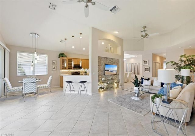 6822 Ascot DR 202, Naples, FL 34113