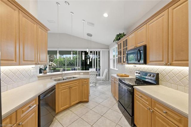 6822 Ascot DR 202, Naples, FL 34113