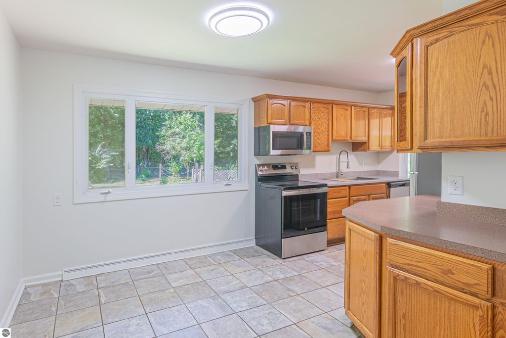 Image 6 of property listing at 1722 Stockman Road, Mt Pleasant, MI 48858
