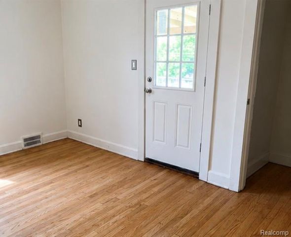 18435 Sorrento Street, Detroit, MI 48235