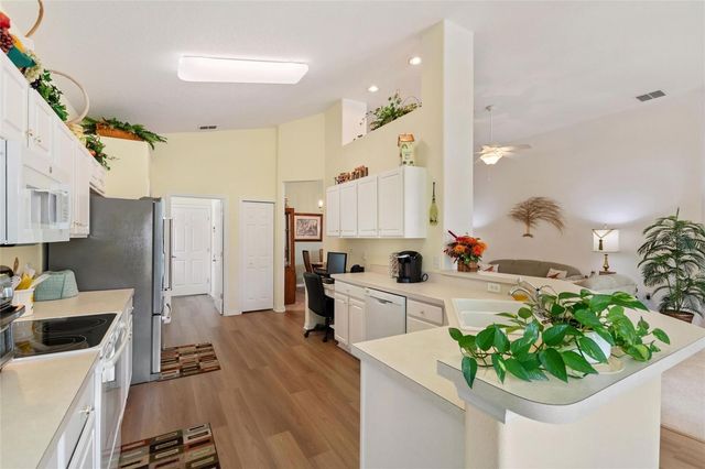 511 ROYAL PALM DR, Davenport, FL 33837