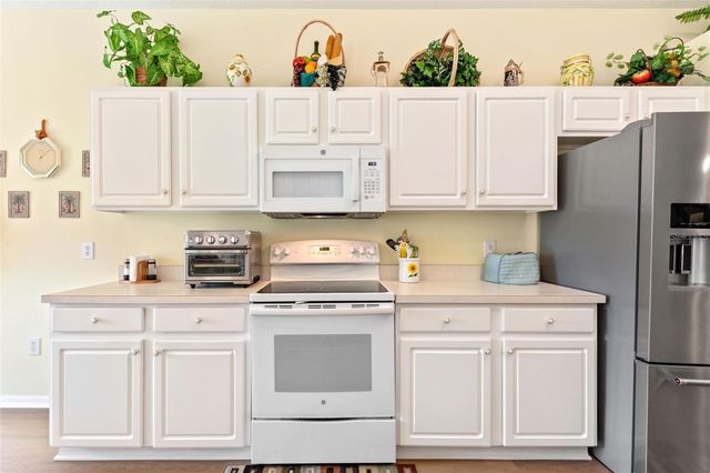 511 ROYAL PALM DR, Davenport, FL 33837