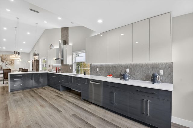 7921 Sandy Pointe Drive, Delray Beach, FL 33446