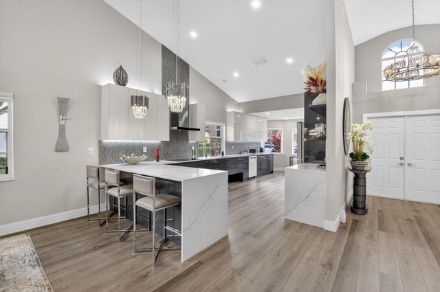 7921 Sandy Pointe Drive, Delray Beach, FL 33446