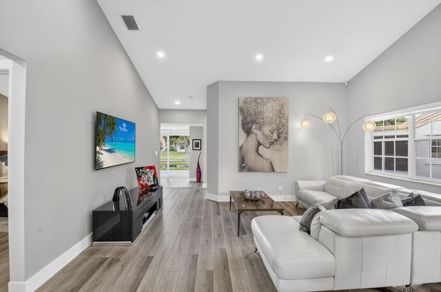 7921 Sandy Pointe Drive, Delray Beach, FL 33446