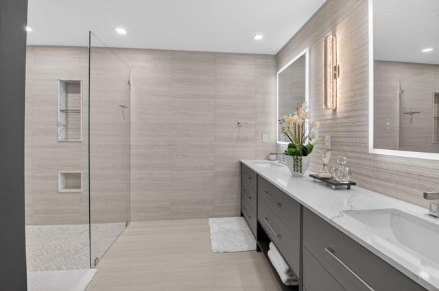 7921 Sandy Pointe Drive, Delray Beach, FL 33446