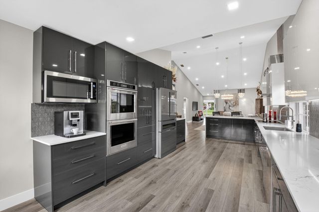 7921 Sandy Pointe Drive, Delray Beach, FL 33446