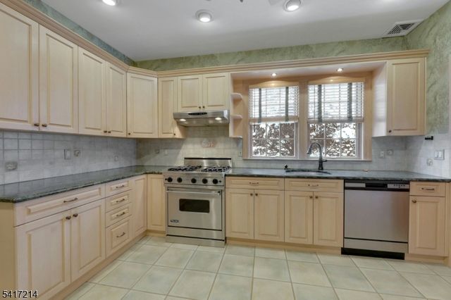 314 Knickerbocker Rd, Tenafly Boro, NJ 07670