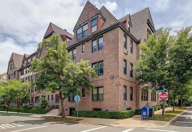 6 Burns Street 318, Forest Hills, NY 11375