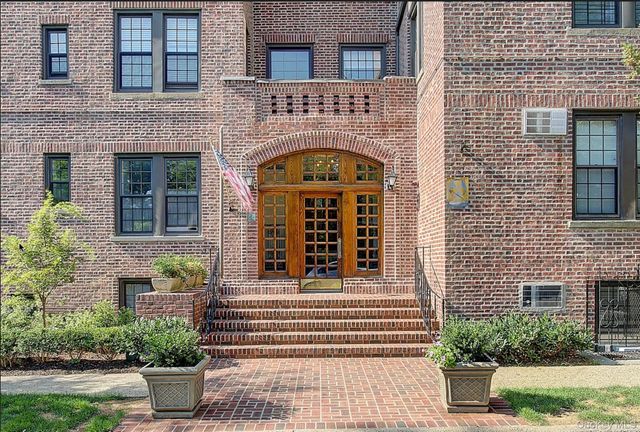 6 Burns Street 318, Forest Hills, NY 11375
