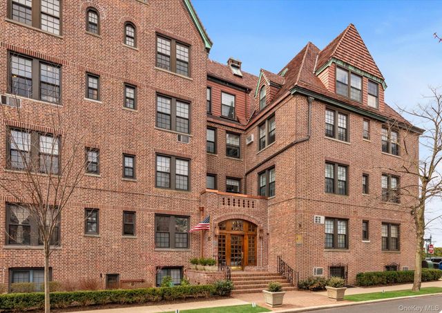6 Burns Street 318, Forest Hills, NY 11375