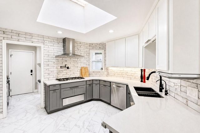 201 Vanderpool Lane 130, Houston, TX 77024