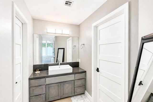 201 Vanderpool Lane 130, Houston, TX 77024
