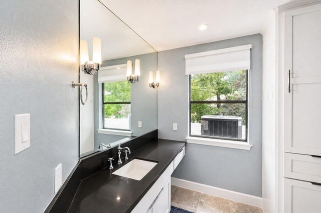 201 Vanderpool Lane 130, Houston, TX 77024