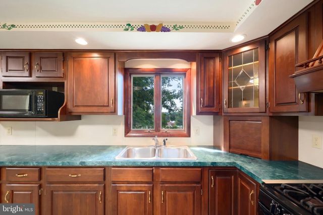 655 SKYVIEW DR, York, PA 17406