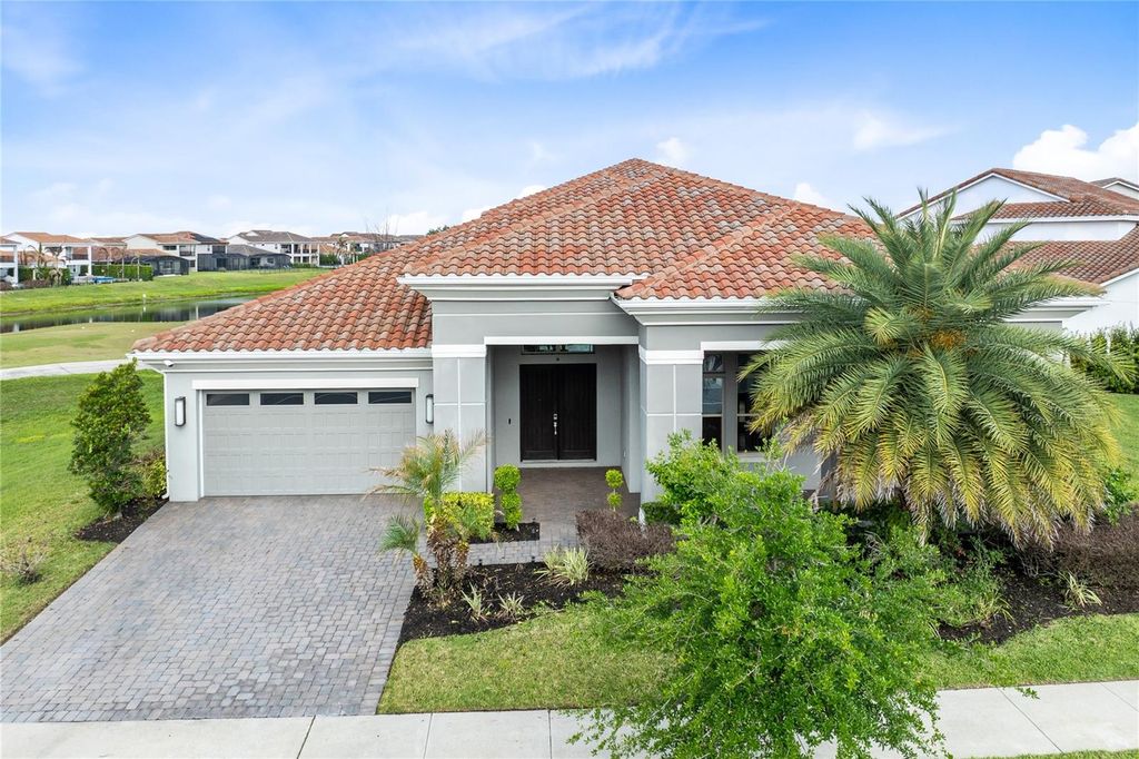 Image 2 of property listing at 13370 ALDERLEY DRIVE, Orlando, FL 32832