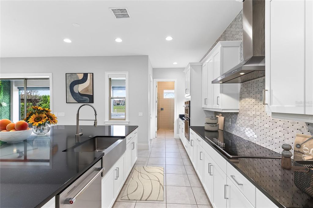 Image 15 of property listing at 13370 ALDERLEY DRIVE, Orlando, FL 32832