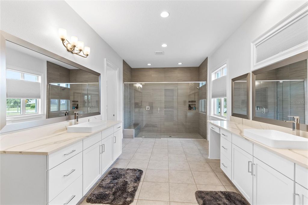 Image 20 of property listing at 13370 ALDERLEY DRIVE, Orlando, FL 32832