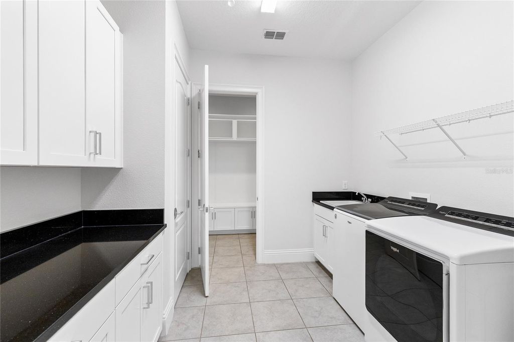 Image 29 of property listing at 13370 ALDERLEY DRIVE, Orlando, FL 32832