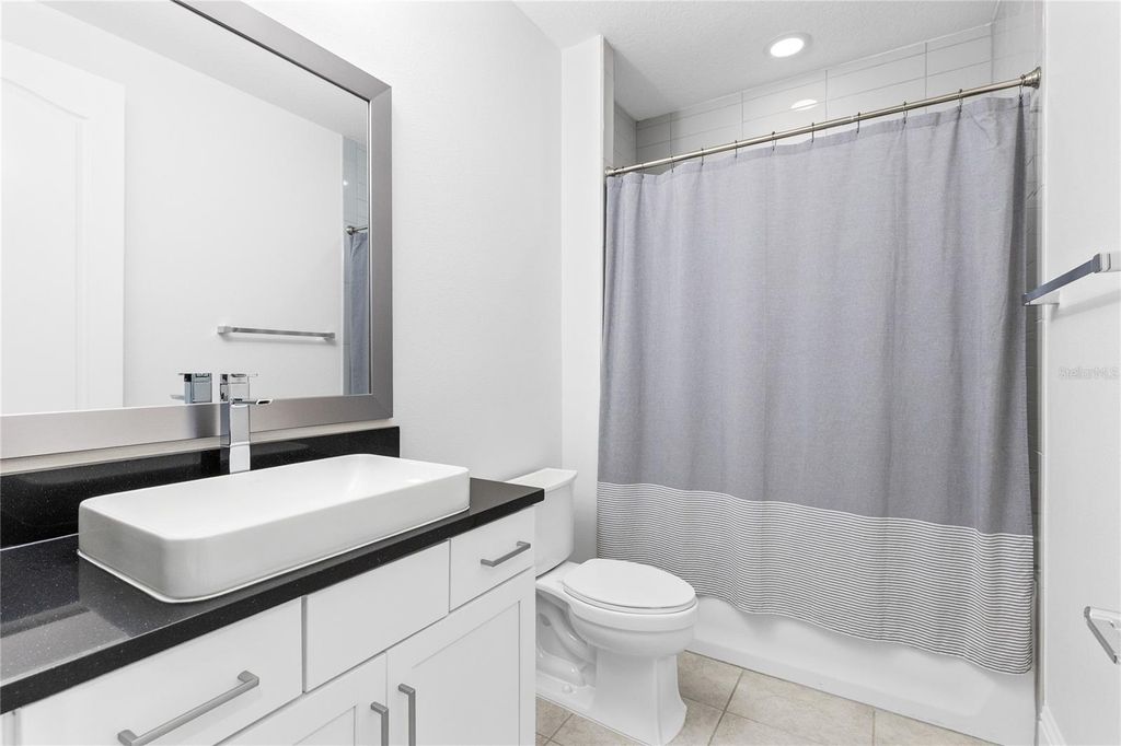 Image 38 of property listing at 13370 ALDERLEY DRIVE, Orlando, FL 32832
