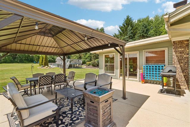 S86W31341 Meyer DRIVE, Mukwonago, WI 53149