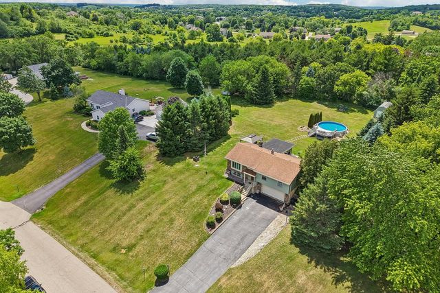 S86W31341 Meyer DRIVE, Mukwonago, WI 53149