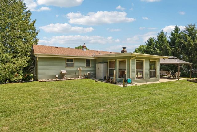 S86W31341 Meyer DRIVE, Mukwonago, WI 53149