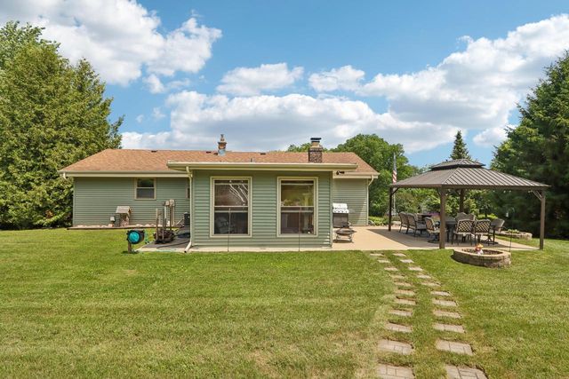 S86W31341 Meyer DRIVE, Mukwonago, WI 53149
